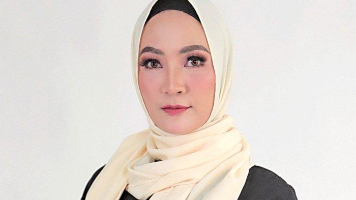 Steffy Burase Promosikan Busana Motif Aceh