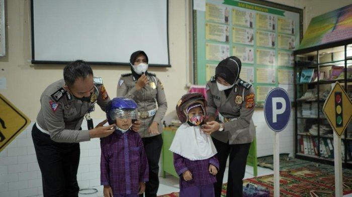 Tanamkan Budaya Tertib, Polantas Lhokseumawe Perkenalkan Rambu Lalu Lintas ke Anak Usia Dini