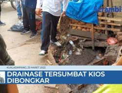 VIDEO Sebabkan Drainase Tersumbat, Satu Kios di Pasar Kualasimpang Dibongkar