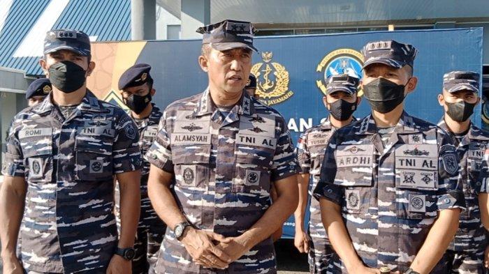Aspotmar Kasal Tinjau Vaksinasi Maritim dan Pembagian Sembako di Kampung Bahari Nusantara Sabang