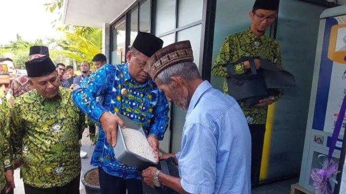 Banda Aceh Luncurkan ATM Beras, Aminullah: Ratusan Jukir Terima Paket Bahan Pokok