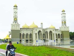 Bupati Abdya Sediakan Ratusan Paket Buka Puasa Gratis di Masjid Agung Baitul Ghafur 