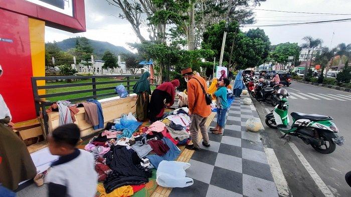 Komunitas Sahabat Safar Gelar Bazaar Amal di Tugu Aman Dimot Takengon, Jual Pakaian Layak Pakai