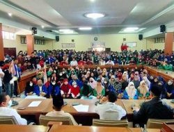 Mahasiswa Geruduk Gedung DPRK, Lagu ‘Potong Bebek Angsa’ Bergema