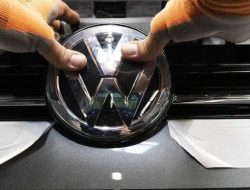 Perang Ukraina Ancam Produsen Mobil VW Jerman, Suku Cadang dari Rusia Terhadang Sanksi AS