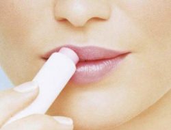 Puasa Bikin Bibir Kering, Bolehkah Pakai Lip Balm atau Pelembap Bibir? Begini Penjelasan Buya Yahya