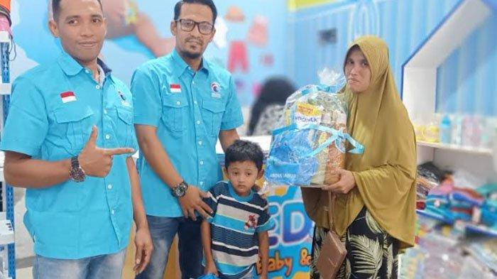 Sambut Lebaran, Gelora Aceh Besar Ajak Anak Yatim Belanja Baju Hari Raya Sepuasnya