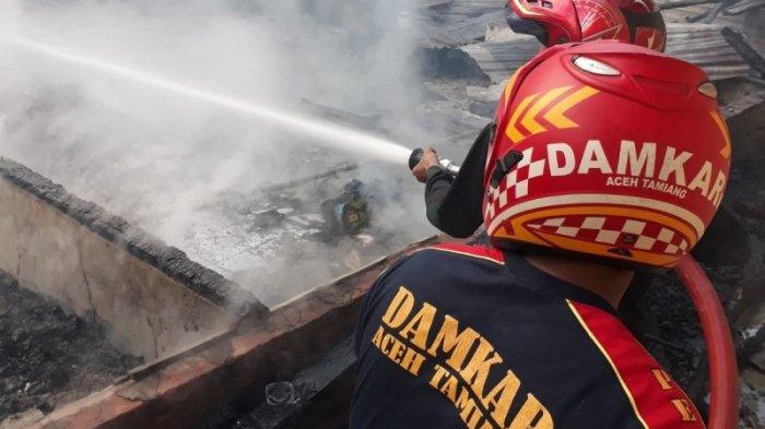 Tersambar Obor Ari-ari Bayi Saat Ditanam, Rumah yang Jual BBM Eceran di Aceh Tamiang Ludes Terbakar