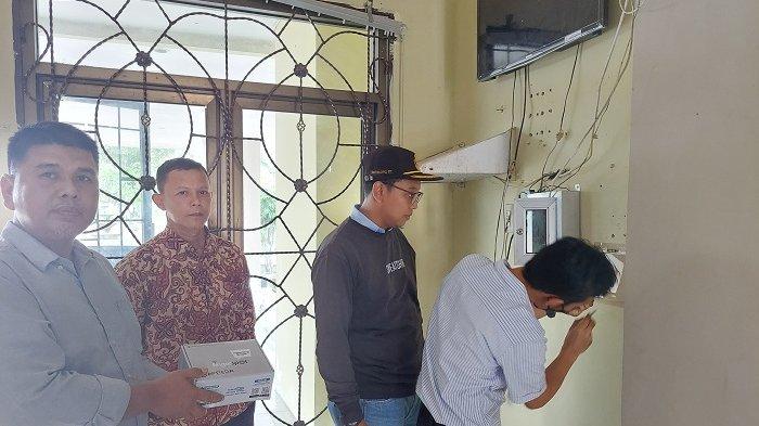 Tingkatkan Disiplin Pegawai, Diskominfo Aceh Singkil Pasang Absen Online di Perkantoran