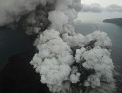 Waspada Tsunami Malam Hari, Status Gunung Anak Krakatau Naik ke Level Siaga