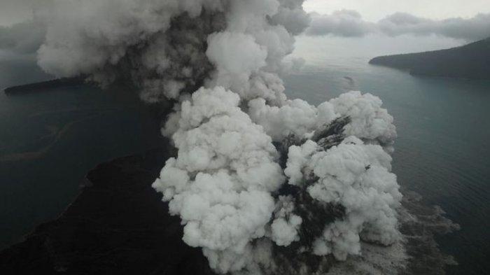 Waspada Tsunami Malam Hari, Status Gunung Anak Krakatau Naik ke Level Siaga