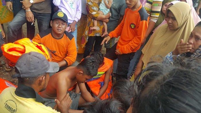 Boat Nelayan Lhokseumawe Terbalik Dihantam Ombak, 7 ABK Selamat Usai Minta Tolong ke Boat Pancing