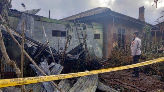 Dua Rumah Warga Kampung Lot Bener Meriah Dilalap Si Jago Merah