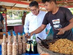 HT Taufiqulhadi Nikmati Kuliner Rujak Khas Pidie, Begini Pengakuannya