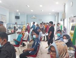 Hari Pertama Aktif Kantor, Wajib Pajak Antrean di Samsat Bireuen