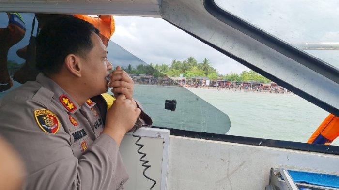 Kapolres Bireuen Patroli Pakai Kapal di Pinggir Pantai Ujung Seuke Peudada, Larang Mandi Lewat Batas