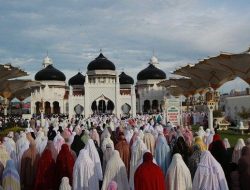 6 Ibadah Sunnah yang Dikerjakan di Pagi Hari Raya Idul Fitri, Doa Mandi,Niat & Tata Cara Shalat Ied