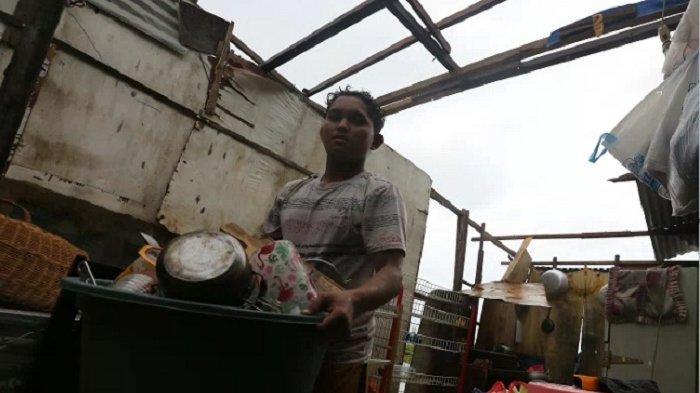 Ratusan Rumah Porak-poranda, Angin Kencang Terjang Banda Aceh hingga Bireuen - diungsikan-setelah-atap-rumahnya-ru.jpg