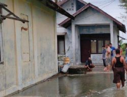 Tanggul Tak Memadai, Banjir Rob Terjang Rumah