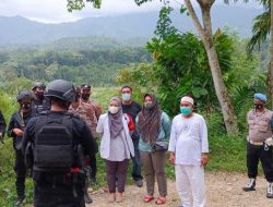 Tim Brimob Gayo Lues dan Jibom Gegana Polda Aceh Ledakkan Dua Mortir di Desa Simpur