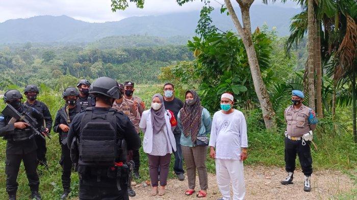 Tim Brimob Gayo Lues dan Jibom Gegana Polda Aceh Ledakkan Dua Mortir di Desa Simpur