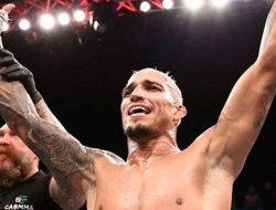 Charles Oliveira Menang Atas Gaethje dengan Kuncian, namun Harus Kehilangan Sabuk Juara Kelas Ringan