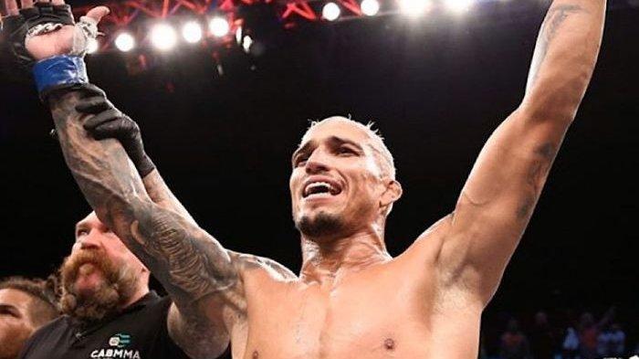 UFC Copot Gelar Juara Charles Oliveira karena Berat Badan, Pelatih Yakin Masalahnya di Timbangan