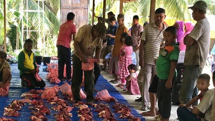 Warga Alue Peuno Bireuen Dibantu Daging Meugang
