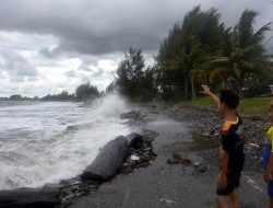 BMKG Imbau Nelayan Waspadai Gelombang Laut 4 Meter di Barat Selatan Aceh