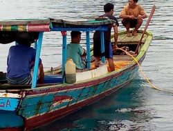 BREAKING NEWS – Perahu Nelayan Terbalik Dihantam Ombak, Ayah Tenggelam, Dua Anak Selamat