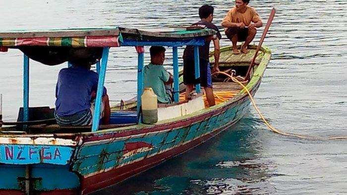 BREAKING NEWS - Perahu Nelayan Terbalik Dihantam Ombak, Ayah Tenggelam, Dua Anak Selamat