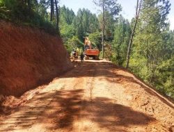 TMMD Ke-113 Kodim Galus, TNI Rampungkan Pembukaan Jalan 4 Kilometer di Dabun Gelang