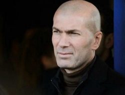 Zinedine Zidane Hampir Dipastikan Ganti Mauricio Pochettino, Bergabung dengan PSG Sebagai Pelatih